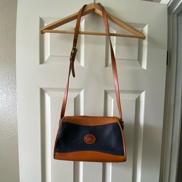 Dooney & Bourke Handbags - Vintage Dooney & Bourke classic 90’s Purse